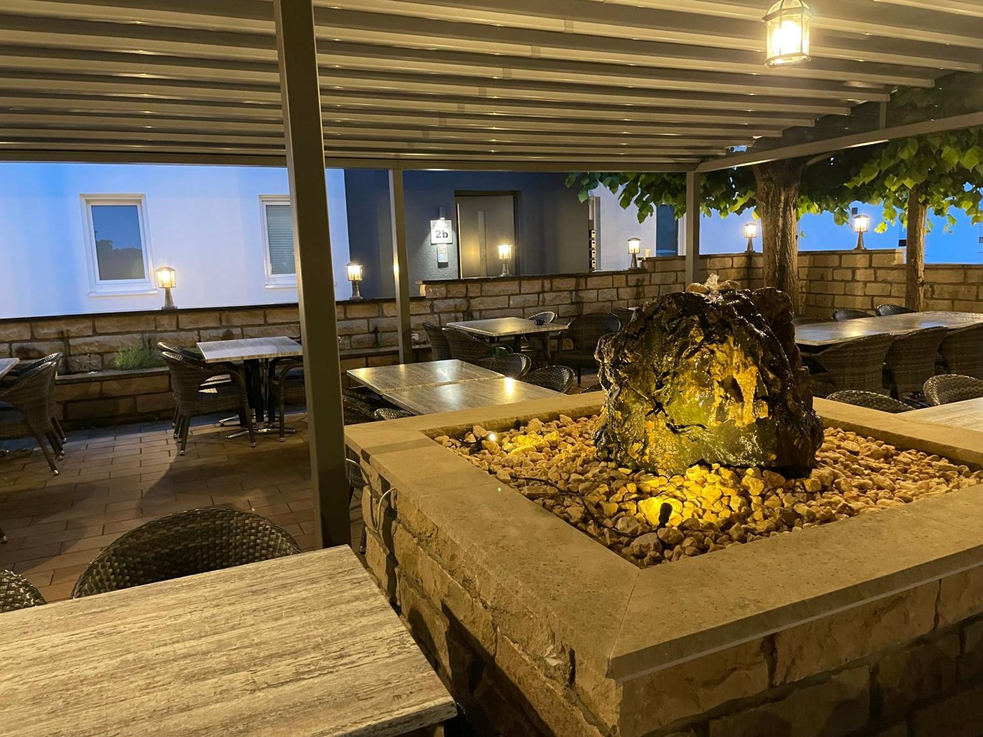 Lightplace • Groessere Gruppen • 4 Einzelzimmer • Boxspring • Smart Tv • Biergarten • Restaurant ブラウンシュバイク エクステリア 写真